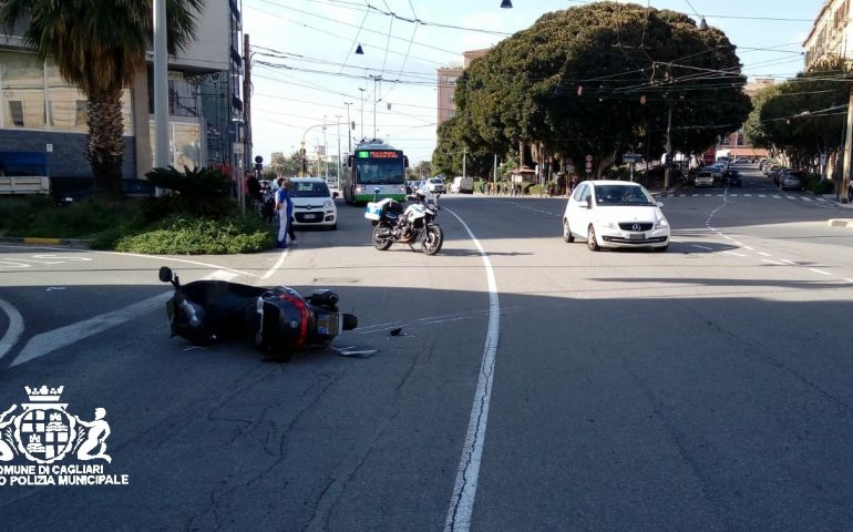 Incidente moto viale diaz polizia municipale (1)