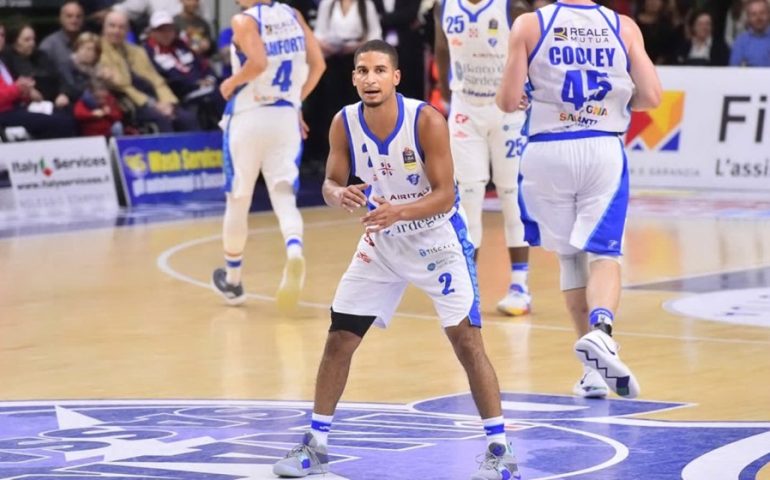 La Dinamo gioca bene ma la capolista espugna il Serradimigni: Venezia sbanca Sassari 86-83