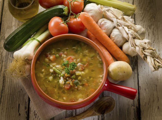 La ricetta Vistanet di oggi: minestrone di verdure fresche, piatto saporito e per tutte le stagioni