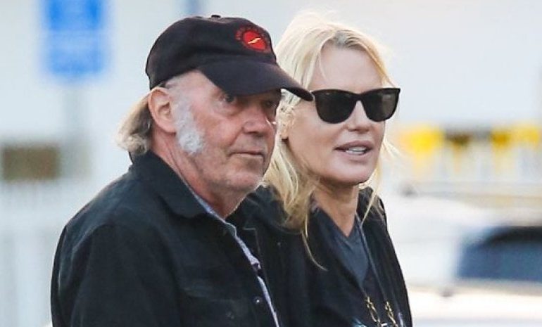 Neil Young e Daryl Hannah si sono sposati: è arrivata la conferma del musicista canadese