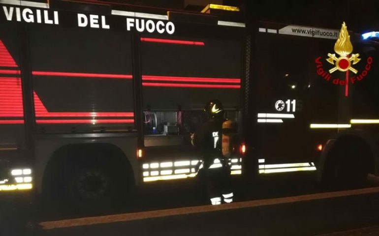 Grossa perdita di gasolio in un palazzo di via Siviglia a Cagliari, immediato l’intervento dei Vigili del Fuoco