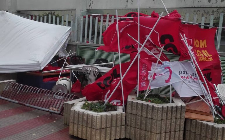 Maltempo nel cagliaritano. A Quartu il vento forte danneggia i gazebo dei lavoratori del verde pubblico