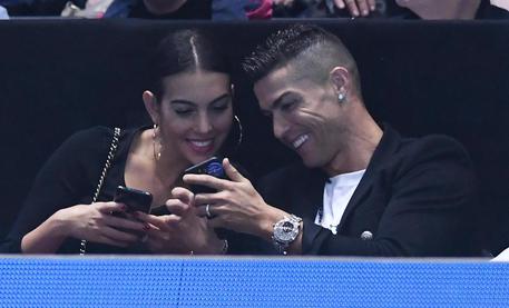 Cristiano Ronaldo e Georgina Rodriguez vicini alle nozze? La foto che insospettisce i fan