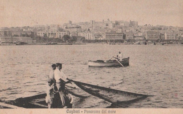 La Cagliari che non c’è più: pescatori che lavorano in una vecchia foto del 1924