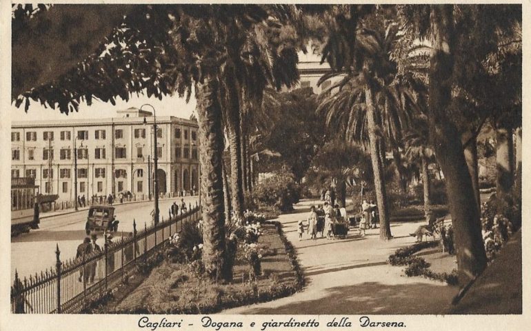 La Cagliari che non c’è più: la Dogana e la Darsena in una foto del 1930