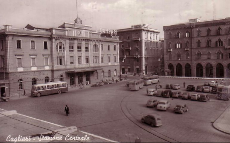 La Cagliari che non c’è più: piazza Matteotti in bianco e nero in una foto del 1960