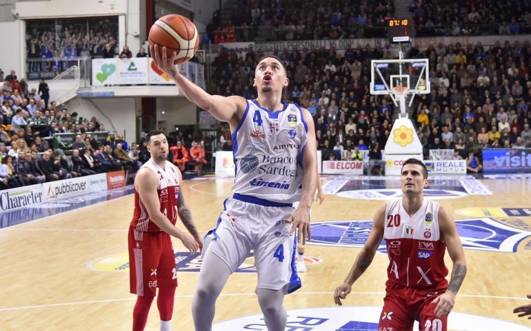 Dinamo Sassari, sconfitta a testa alta contro i campioni di Milano