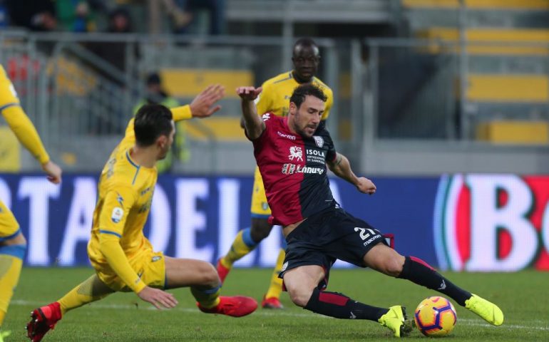 Il Cagliari non va oltre l’1-1 contro il Frosinone, torna al gol Diego Farìas