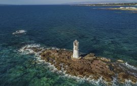 Lo Scoglio del mangiabarche non lontano da Punta Salina a Calasetta - Foto Sardegna Turismo