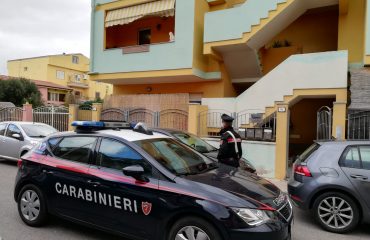 Sestu si fingono poliziotti e rapina in casa carabinieri