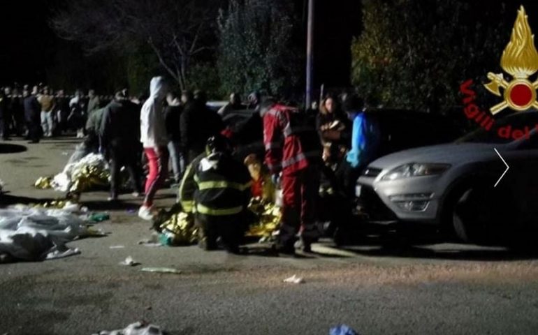 Strage al concerto di Sfera Ebbasta: spray urticante e fuga verso le uscite: muoiono 6 persone. 120 i feriti, alcuni gravissimi