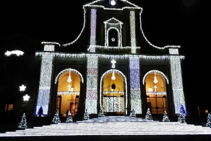Niente luminarie a Natale per la chiesa di Bonaria, l’appello di Padre Giovannino