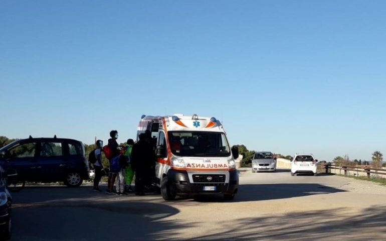 Cagliari, giovane ciclista cade dalla bici e sbatte la testa: per lui tanta paura e un brutto taglio