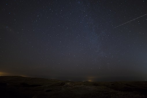 Occhi all’insù questa notte: ritorna la cometa di Natale