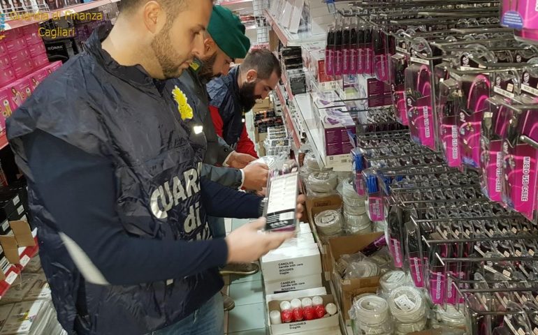 Quasi 90mila articoli sequestrati a Cagliari in un negozio cinese