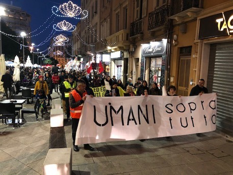 #UmaniSopraTutto, il corteo pacifico contro le discriminazioni per le vie di Cagliari