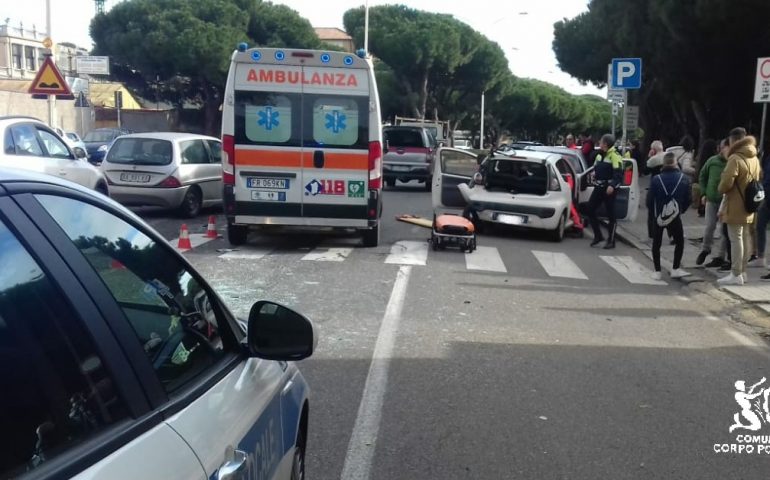 Tamponamento in viale Colombo a Cagliari. Ferita una conducente