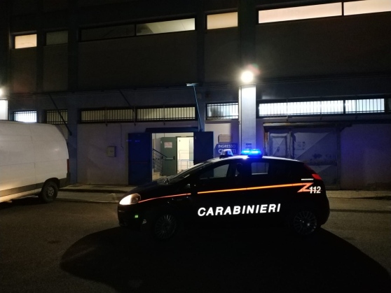 Rapina in un negozio all’ingrosso di Sestu. In due a volto coperto e armati fuggono con l’incasso