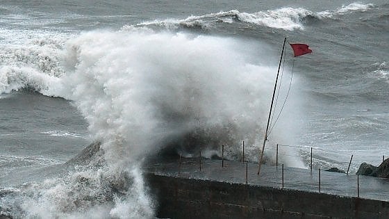 Venti di burrasca si abbatteranno sulla Sardegna. Onde alte 7 metri sulle coste esposte