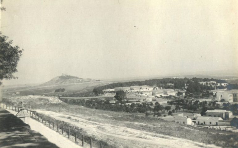 La Cagliari che non c’è più: panorama della città dai Giardini Pubblici nel 1906