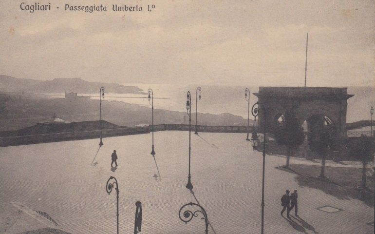 La Cagliari che non c’è più: una magnifica foto in bianco e nero del Bastione nel 1924