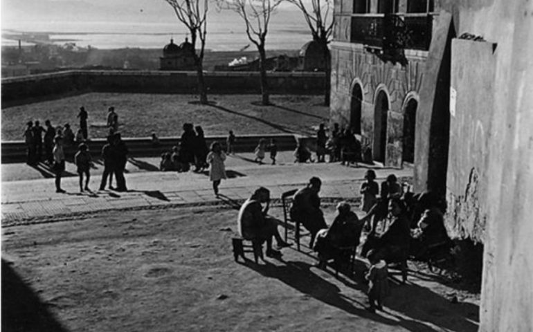 La Cagliari che non c’è più: le Scalette Santa Croce in Castello in una foto del 1948