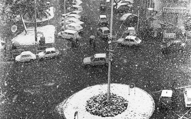 La Cagliari che non c’è più: gennaio 1985, fitta nevicata in piazza Costituzione