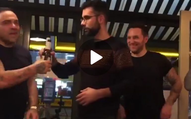 Fabrizio Miccoli a Londra tra ballo sardo e birra Ichnusa