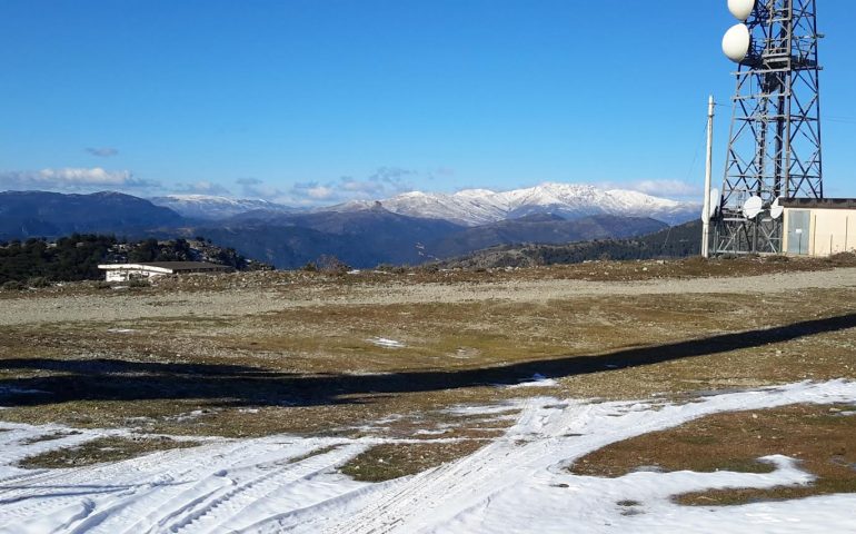 La foto. Il Gennargentu innevato visto da Monte Tricoli