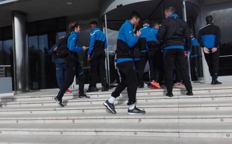I giocatori dell’Atalanta arrivano al T Hotel: alle 17.30 in campo contro il Cagliari per la Coppa Italia