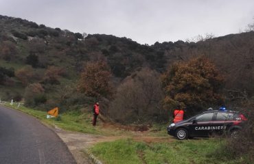 auto in una scarpata Fonni