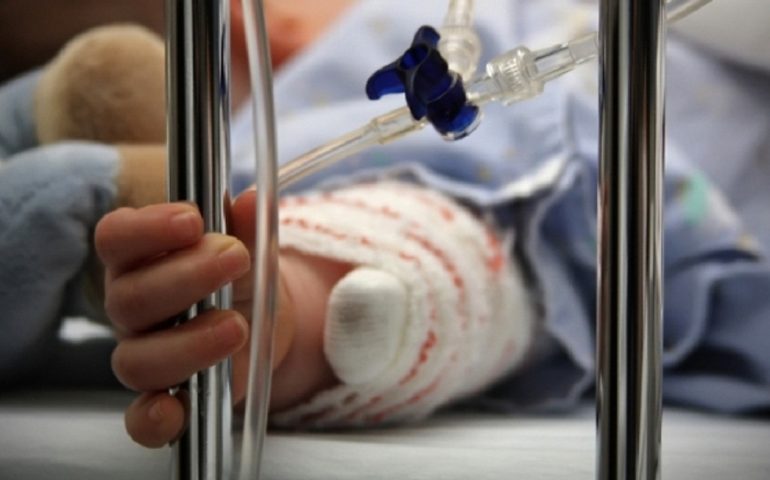 Sardegna, bimba caduta dal balcone in fin di vita: i genitori autorizzano espianto degli organi