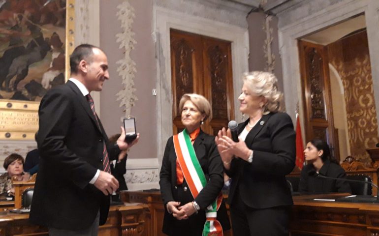 Medaglia d’onore a militare sardo sopravvissuto a un campo di concentramento nazista