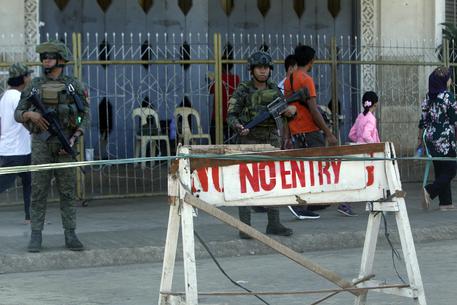 Filippine. Bomba durante la messa in una cattedrale cattolica: 27 morti e più di 70 feriti