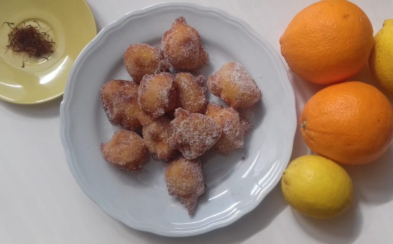 La ricetta Vistanet di oggi: “is arrubiolus”, frittelle di ricotta con lo zafferano.