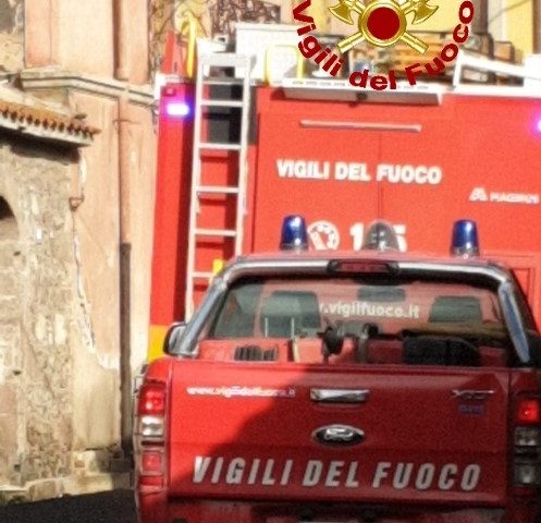 Abbasanta, incendia la casa di un’anziana donna che riesce a mettersi in salvo e a dare l’allarme