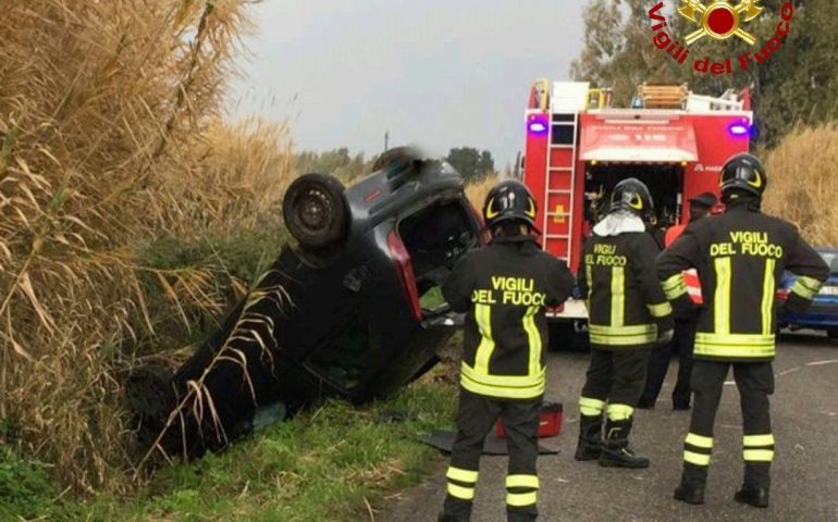 Scontro tra due auto sulla Strada Provinciale 15, paura per una delle due auto alimentata a gas