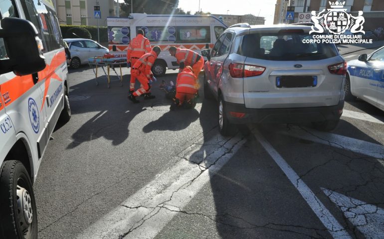 Incidente in via Bacaredda. Attraversano l’incrocio: due pedoni investiti