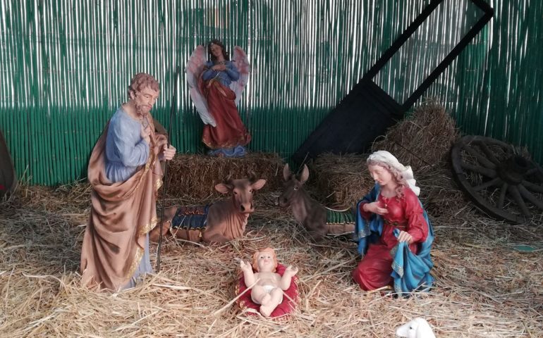 La foto. Il suggestivo presepe nel sagrato della Cattedrale di Santa Maria a Cagliari