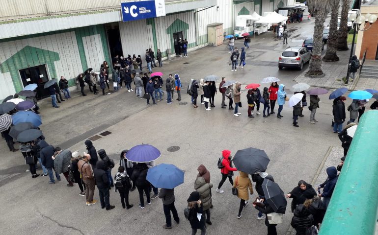 Cagliari, in coda per i colloqui di lavoro alla Fiera: ci hanno provato in tanti al Sardinan Job Day