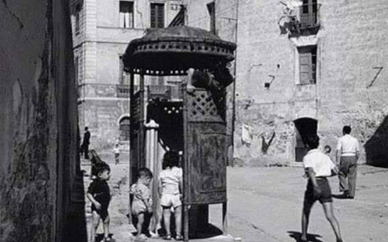 La Cagliari che non c’è più: 1961, il vespasiano di via Santa Croce in Castello