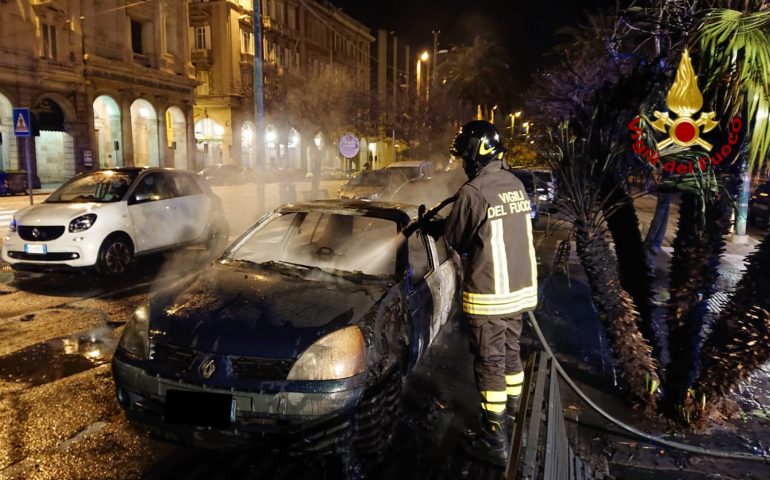 Incendio auto via Roma