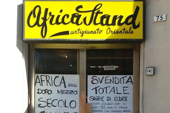 Dopo 52 anni a Cagliari chiude lo storico negozio di via Dante “Africa Stand”