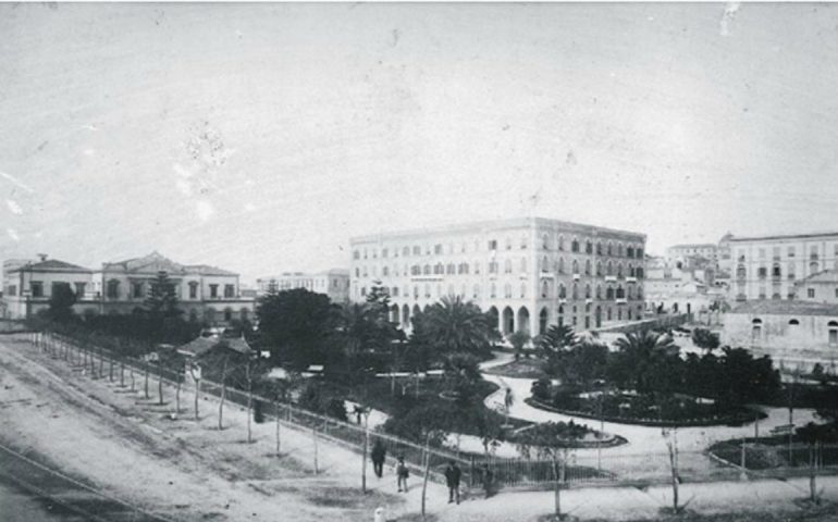 La Cagliari che non c’è più: piazza Matteotti in una foto di fine Ottocento