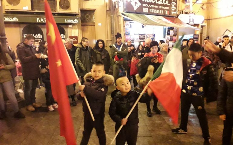 Cagliari, in Piazza Yenne stanno per cominciare i festeggiamenti per il Capodanno cinese