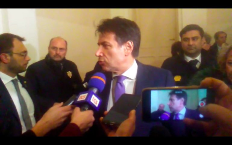 Il premier Conte è in Prefettura a Cagliari, incontrerà una delegazione di sindaci (VIDEO)