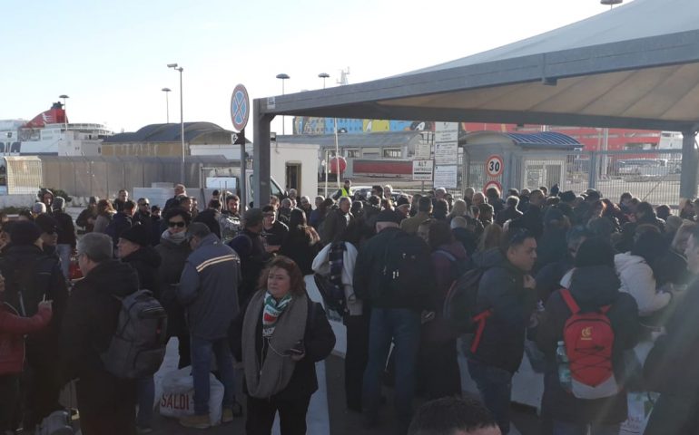 (VIDEO) In mille al porto di Cagliari, destinazione Roma, per la grande manifestazione di domani in piazza San Giovanni