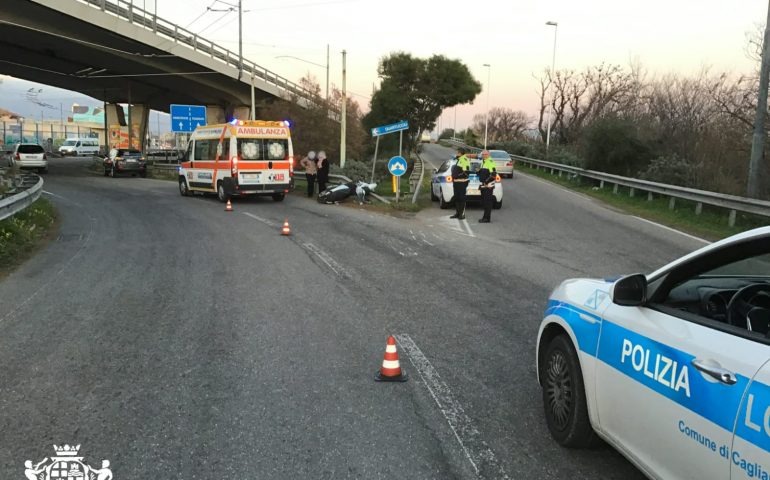 Quartu, moto contro auto: due giovani in ospedale con lesioni