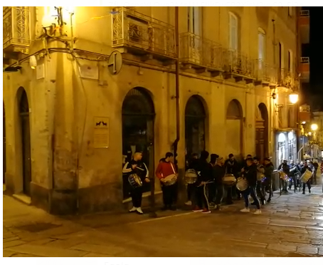 (Video) Aria di carnevale in città: tornano i tamburi de Sa Ratantira