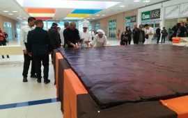 La torta Sacher più grande del mondo fu preparata in Sardegna nel 2019: pesava 455 kg